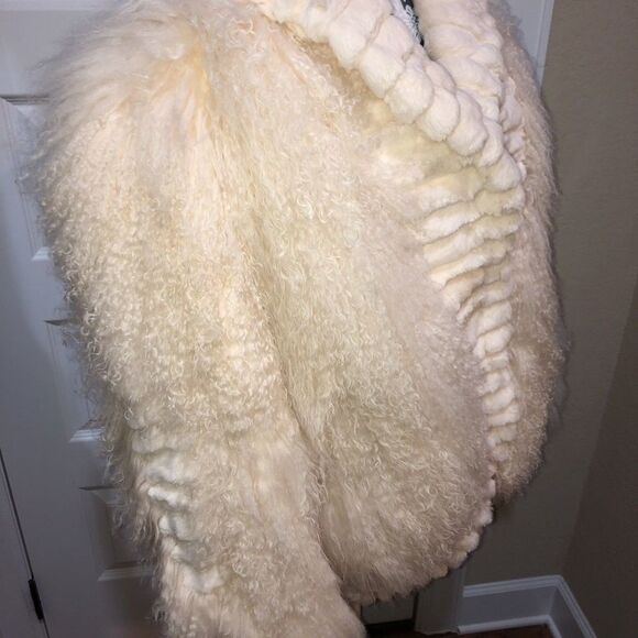Unique Gorgeous Cream Mongolian Tibetan‎ Lamb Coat - Picture 2 of 8